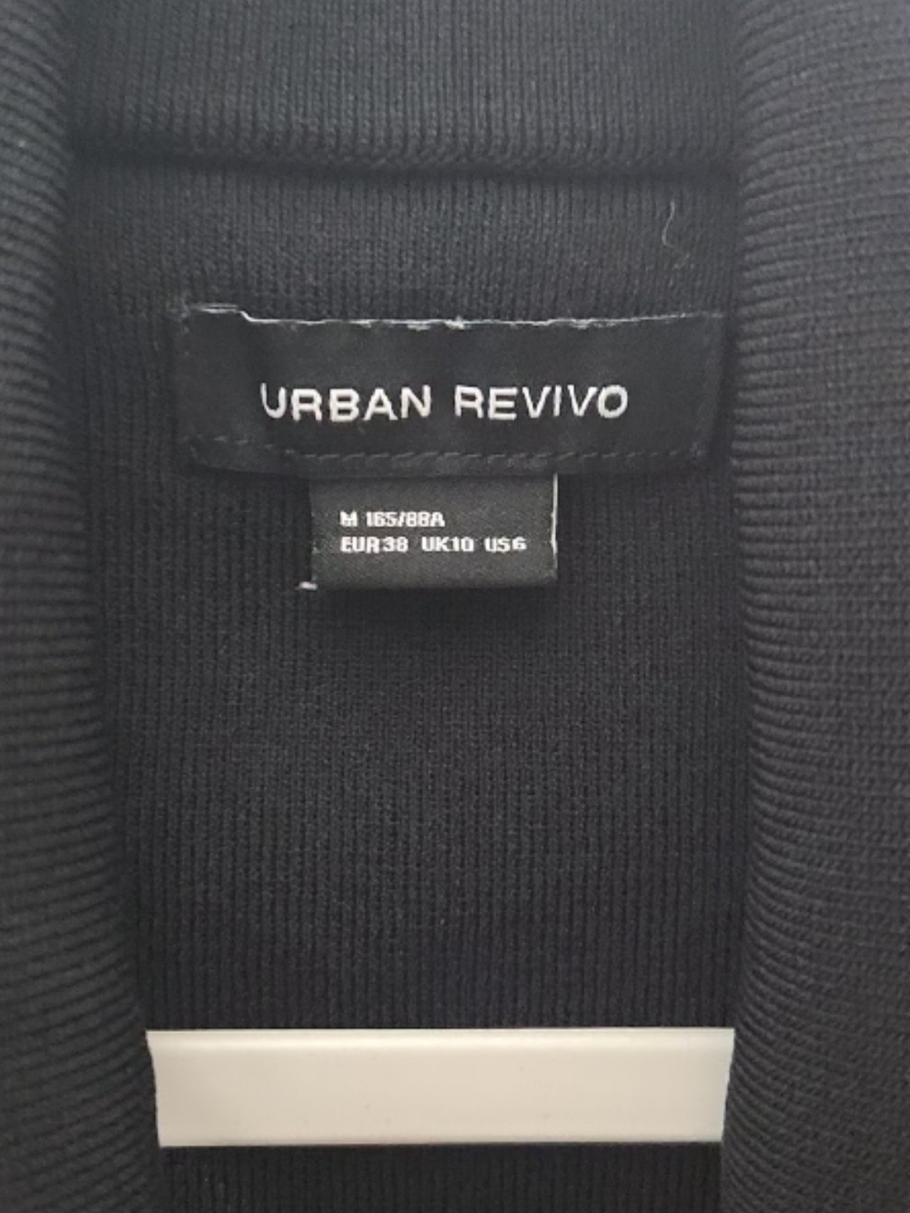 ✨ Urban Revivo Contrast Trim Knit Vest Top ✨ - Picture 3 of 5